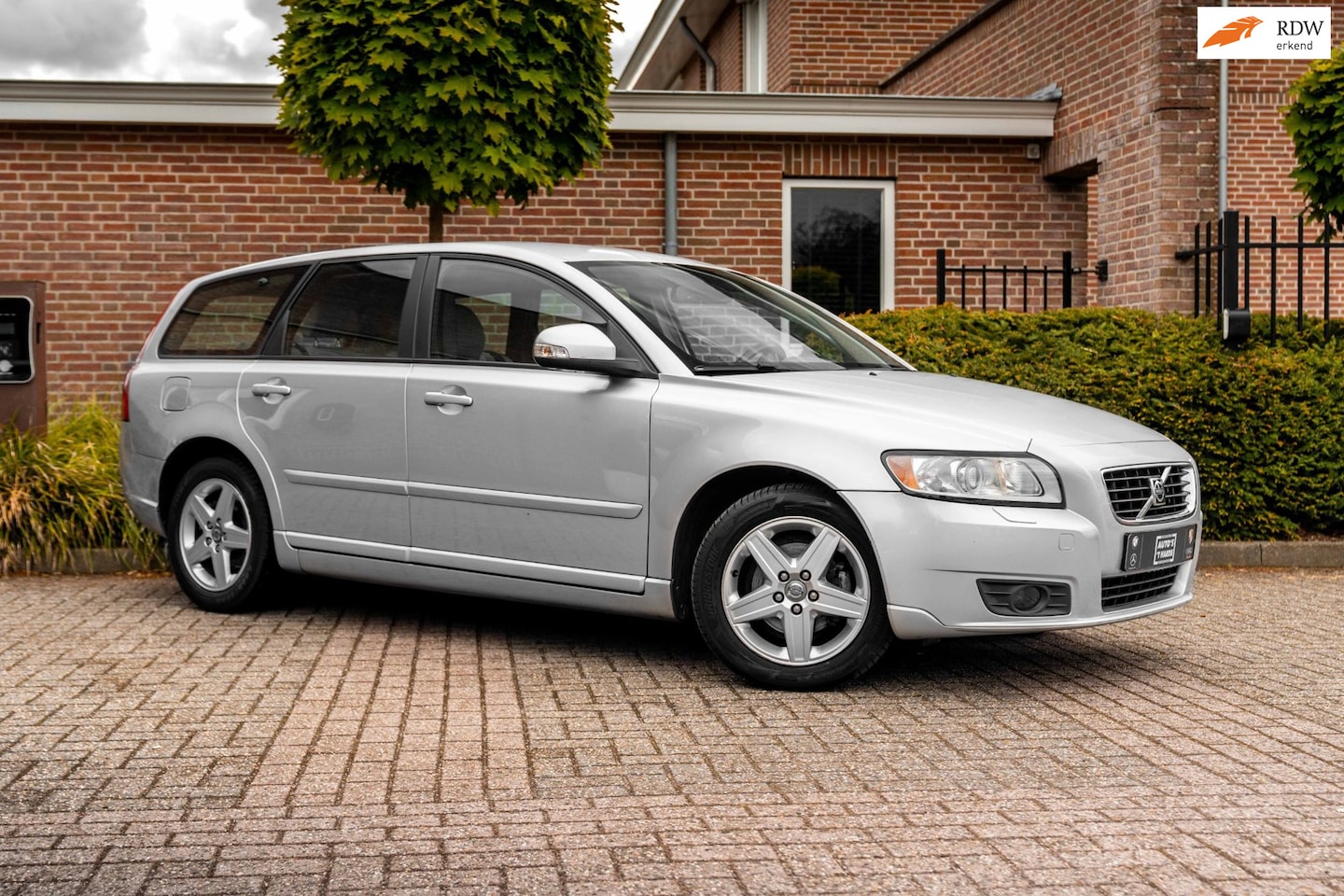 VOLVO V50