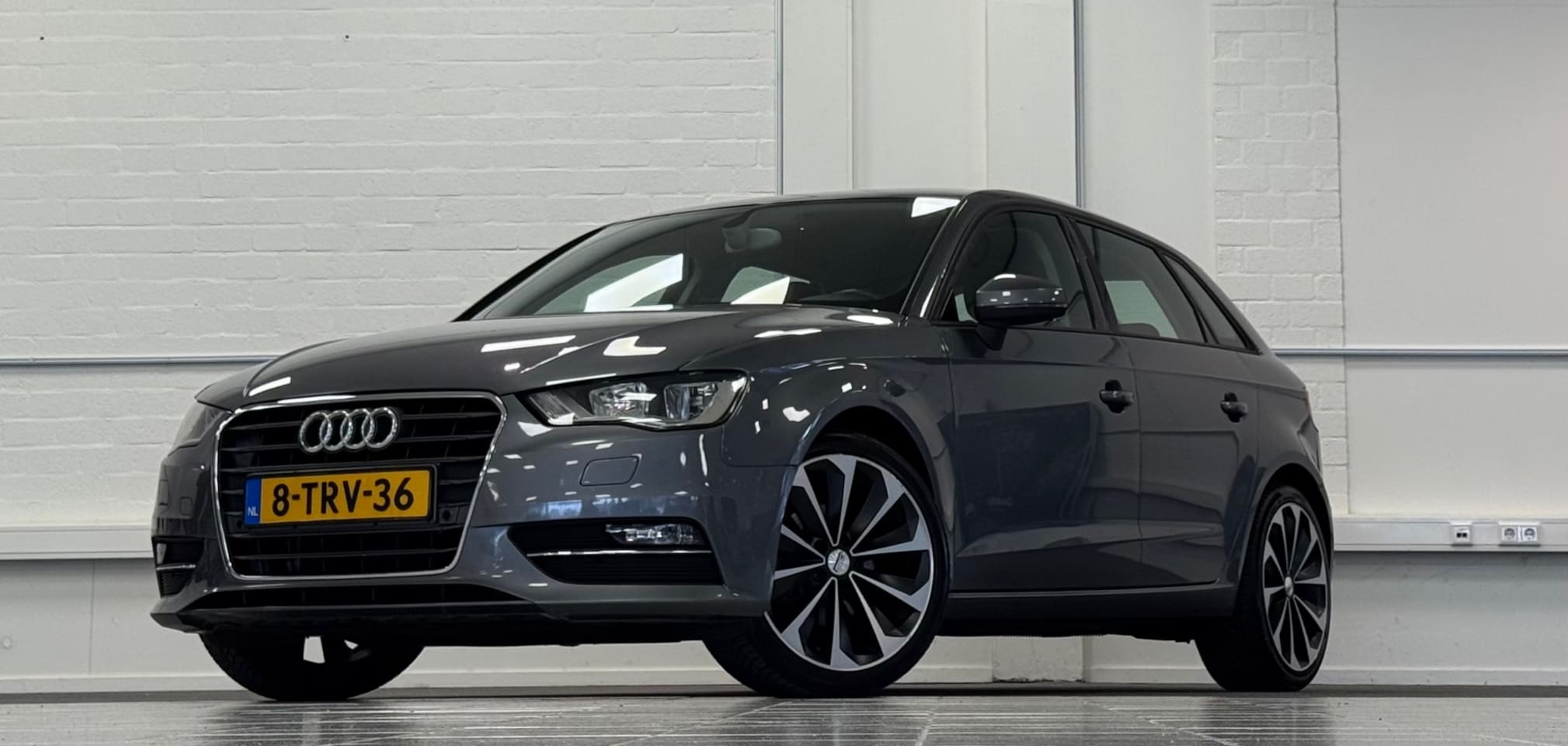 Audi A3 Sportback - 1.2 TFSI Ambition Pro Line 2e Eigenaar Navigatie 18"LM velgen - AutoWereld.nl