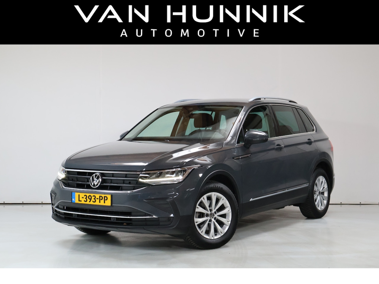 Volkswagen Tiguan - 1.5 TSI Life Business | Keyless | Virtual | Trekhaak | Acc | Dab - AutoWereld.nl