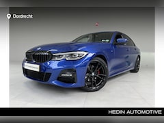BMW 3-serie - 320i M-Sport | 19" | Elektrisch verstelbare voorstoelen | Extra getint glas achter | Voorb
