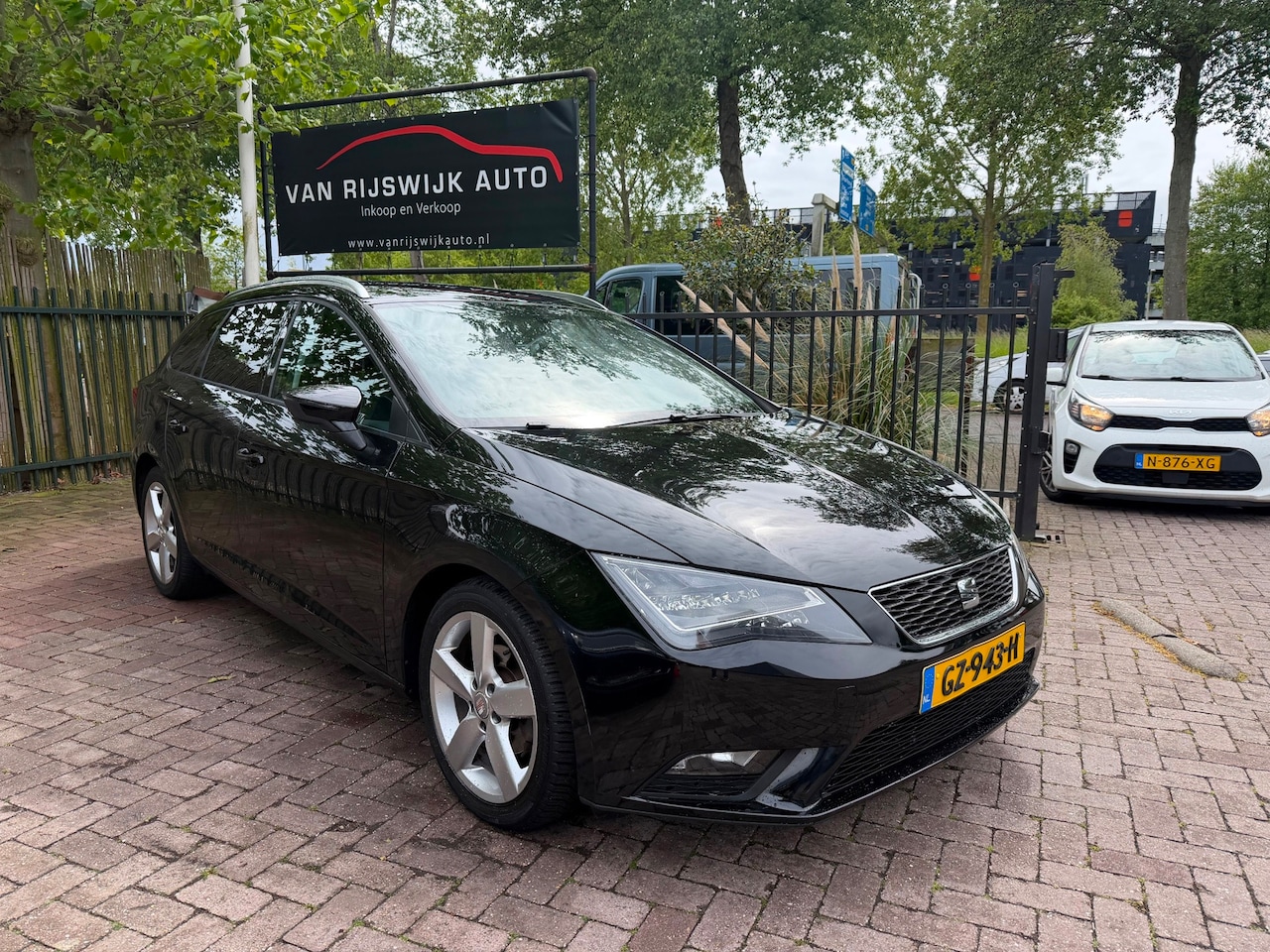 SEAT Leon ST - 1.6 TDI Style Business Leder Led Aut Clima - AutoWereld.nl
