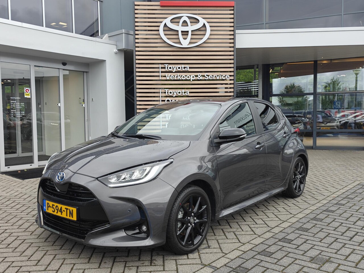 Toyota Yaris - 1.5 Hybrid Executive TREKHAAK PANODAK JBL-AUDIO STOEL/STUURVERW HUD PARK-SENSOREN BLIND-SP - AutoWereld.nl