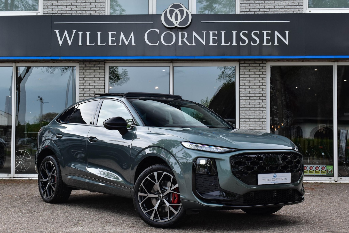 Audi Q3 Sportback - 1.5 200kW e-hybrid S edition Pano Tech Pro Trekhaa - AutoWereld.nl