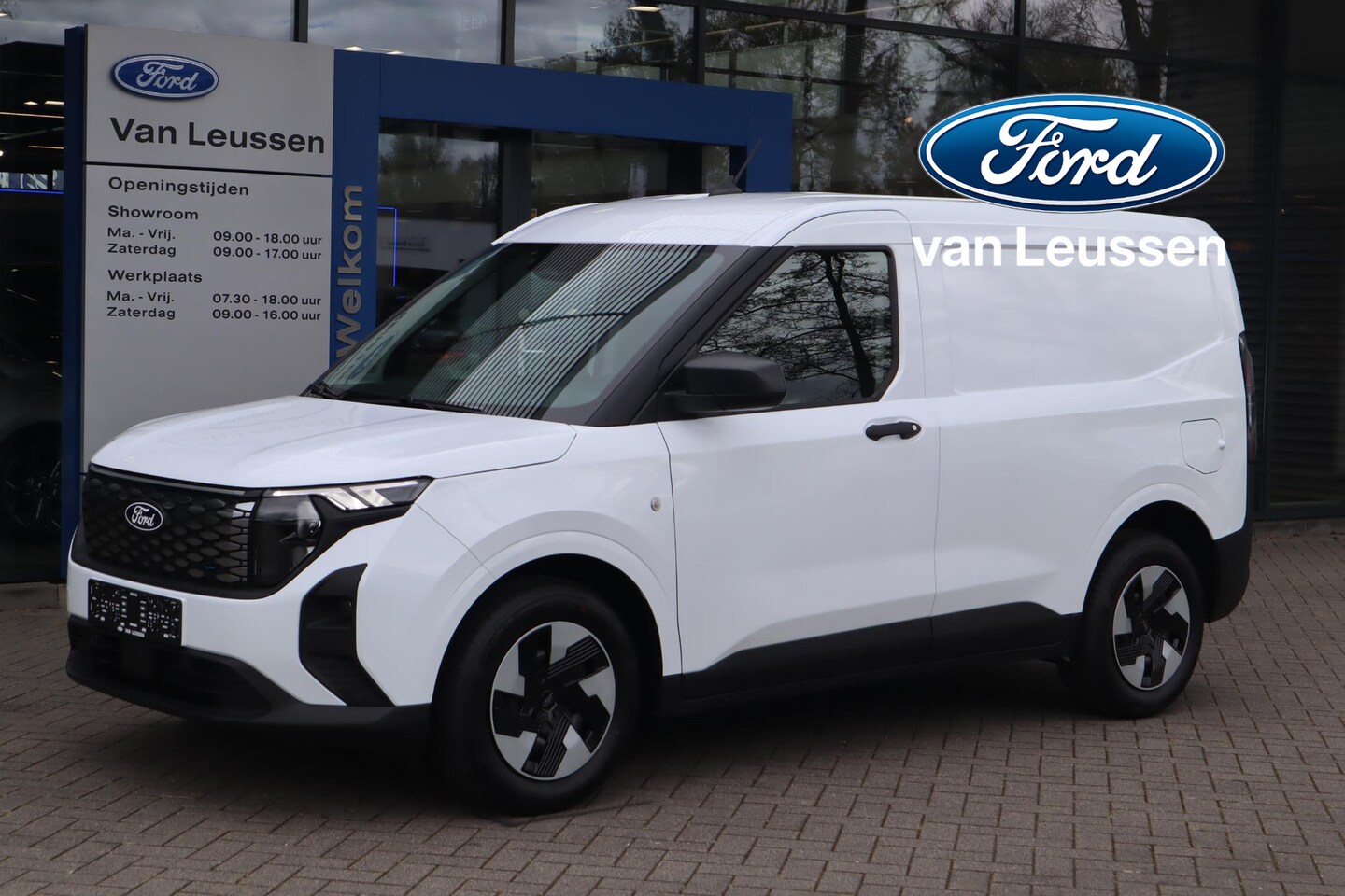 Ford Transit Courier - E-TRANSIT TREND 44KWH NIEUW! TREKHAAK P-SENSOREN CRUISE CAMERA ANDROID/APPLE CLIMA - AutoWereld.nl