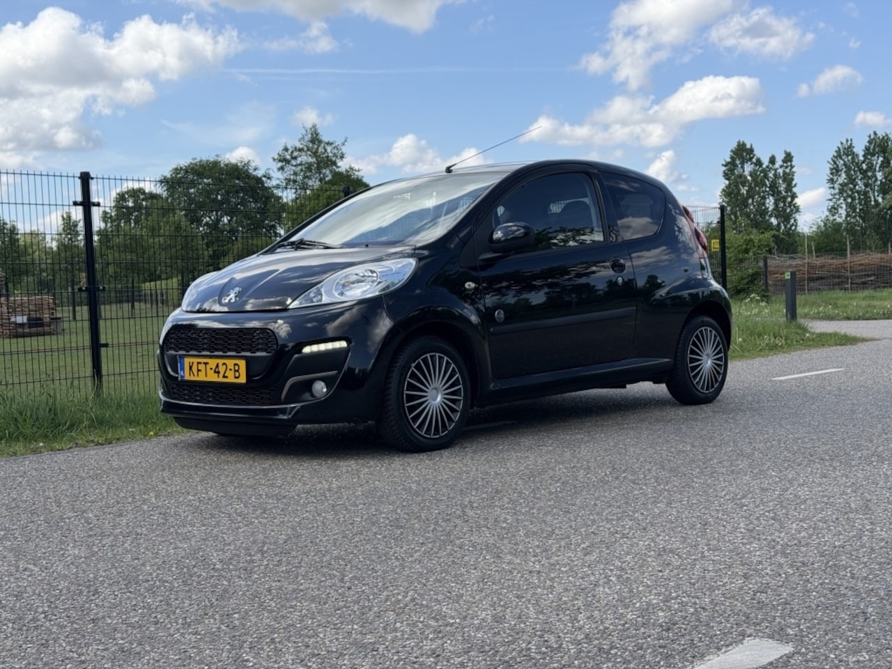 Peugeot 107 - 1.0 Envy | AIRCO | LED | 133DKM | INRUIL MOG. - AutoWereld.nl