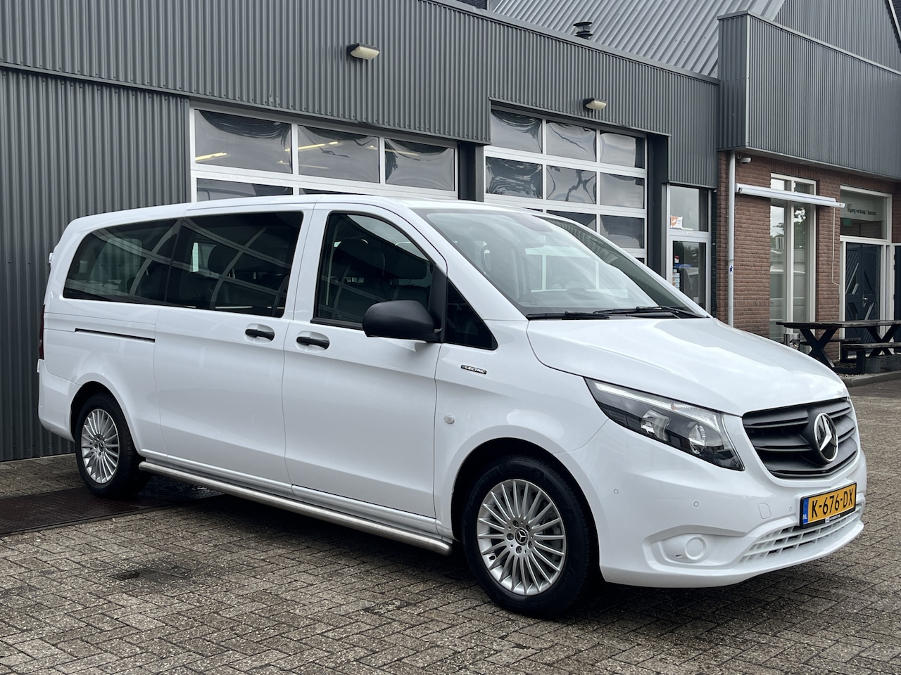 Mercedes-Benz eVito Tourer - PRO L3 90 kWh 9-Persoons Airco Cruise control Elektrische Dubbele schuifdeuren Apple carpl - AutoWereld.nl