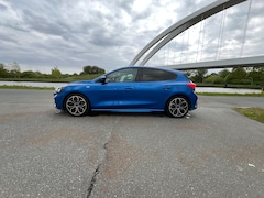 Ford Focus - 1.0 EcoBoost ST Line Business Pano/HUD/ Keyless/ B& audio/ Nav.