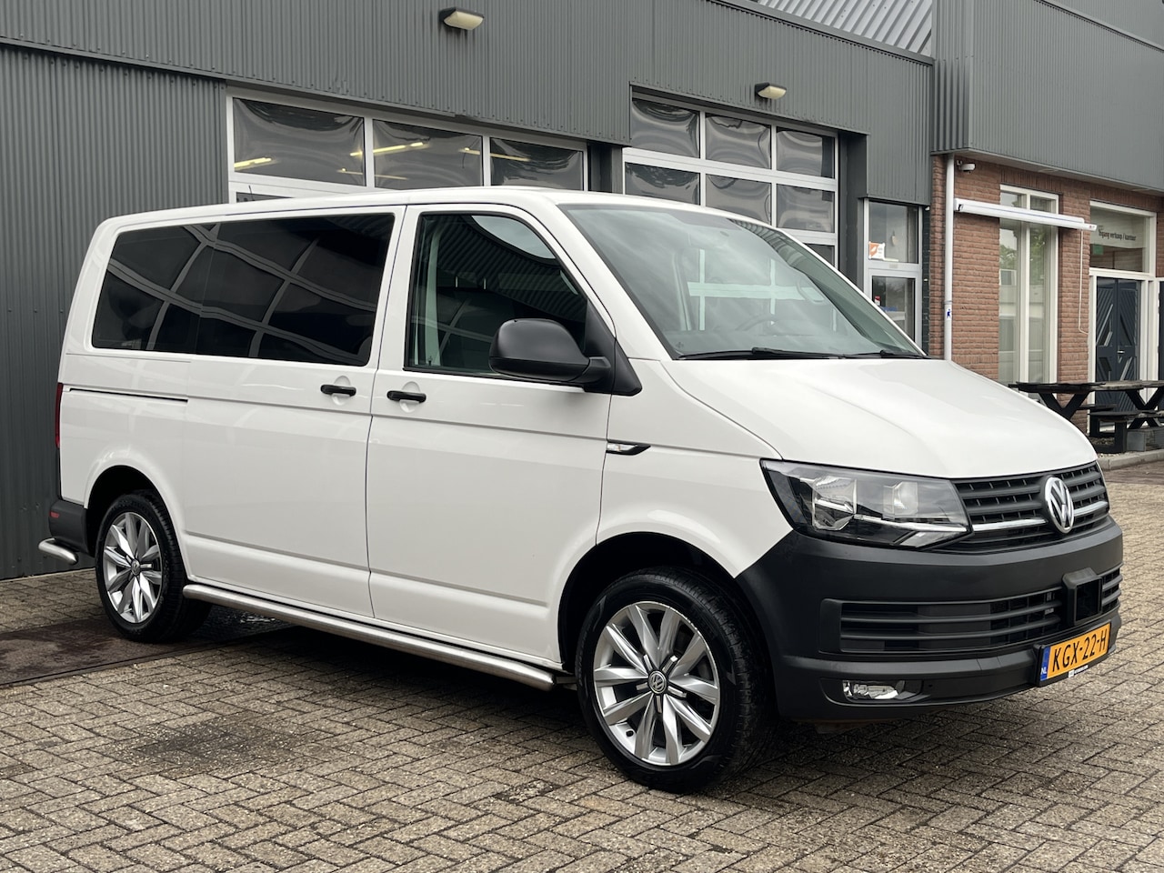 Volkswagen Transporter Kombi - 2.0 TDI L1H1 BTW EN BPM VRIJ!! Airco Trekhaak 2500 kg trekgewicht Telefoonverbinding Groep - AutoWereld.nl