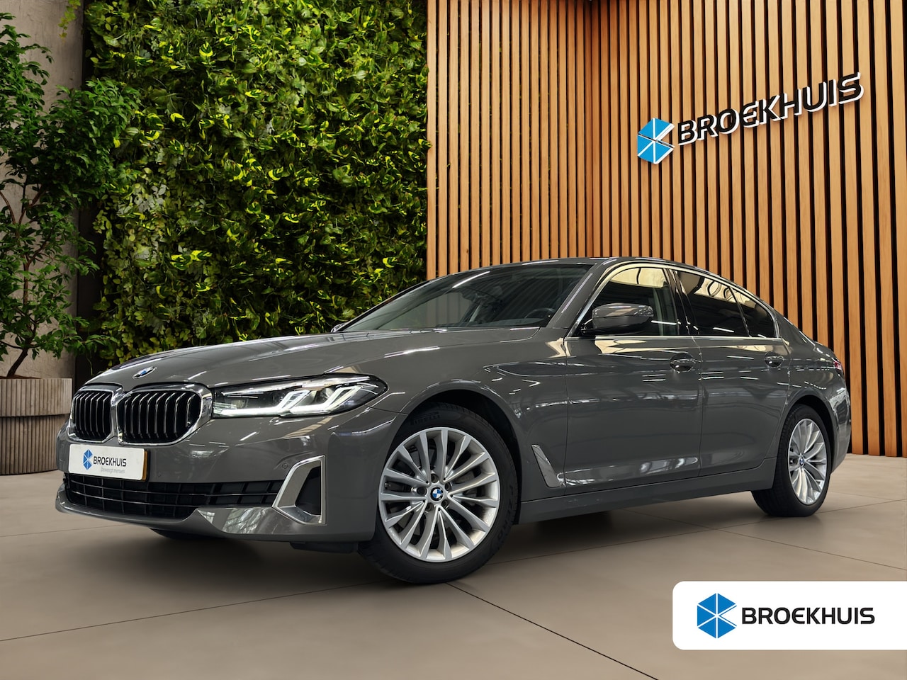 BMW 5-serie - 520i High Executive Luxury Line | NL auto | Comfortstoelen | Stoel+ stuurverw. | Apple Car - AutoWereld.nl