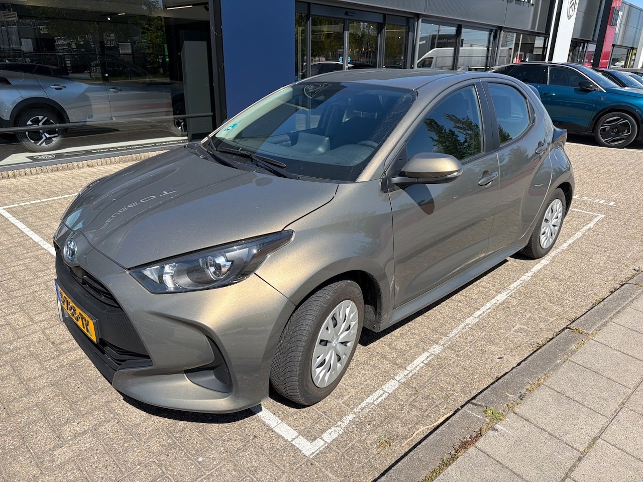 Toyota Yaris - 1.5 Hybrid Active | Afn. Trekhaak | Navi By App | Cruise Control | Achteruitrijcamera | Cl - AutoWereld.nl