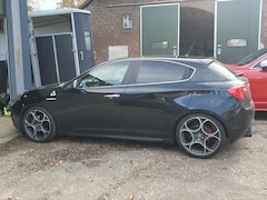 Alfa Romeo Giulietta - 1.4 T M-Air Distinctive 19 " stelvio velgen