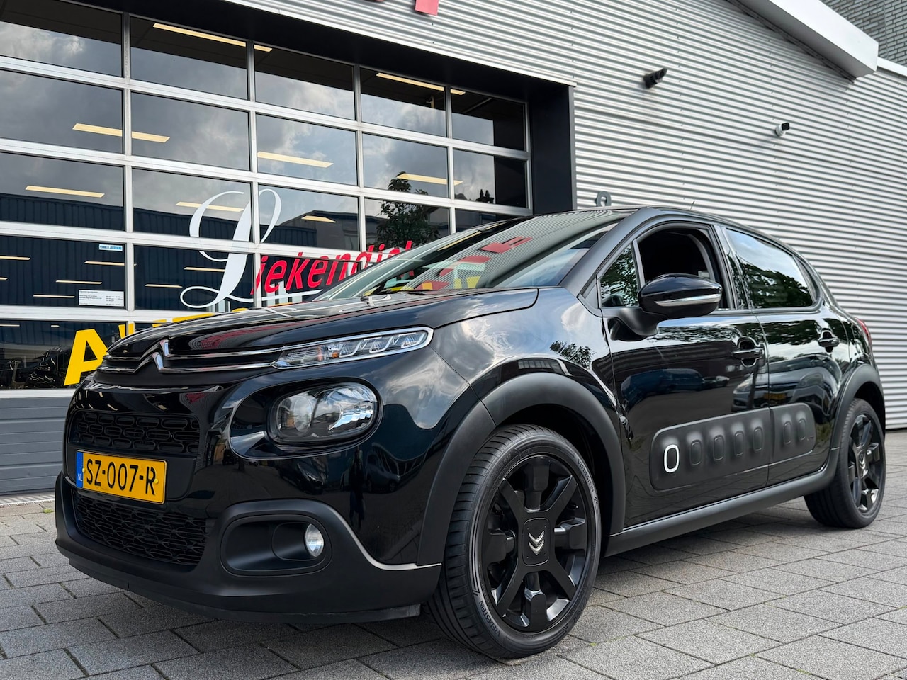 Citroën C3 - 1.2 PureTech S&S Shine Navigatie / Apple CarPlay I Airco I Sport velgen I LED I PDC / Came - AutoWereld.nl