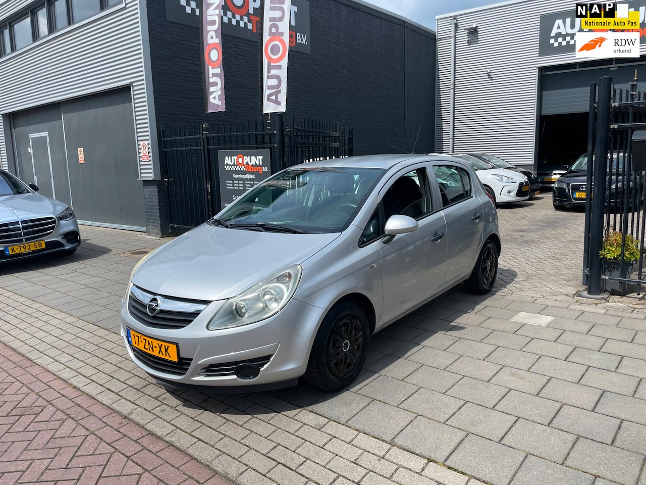 Opel Corsa - 1.2-16V Essentia Stuurbekrachtiging NAP APK 1 Jaar - AutoWereld.nl