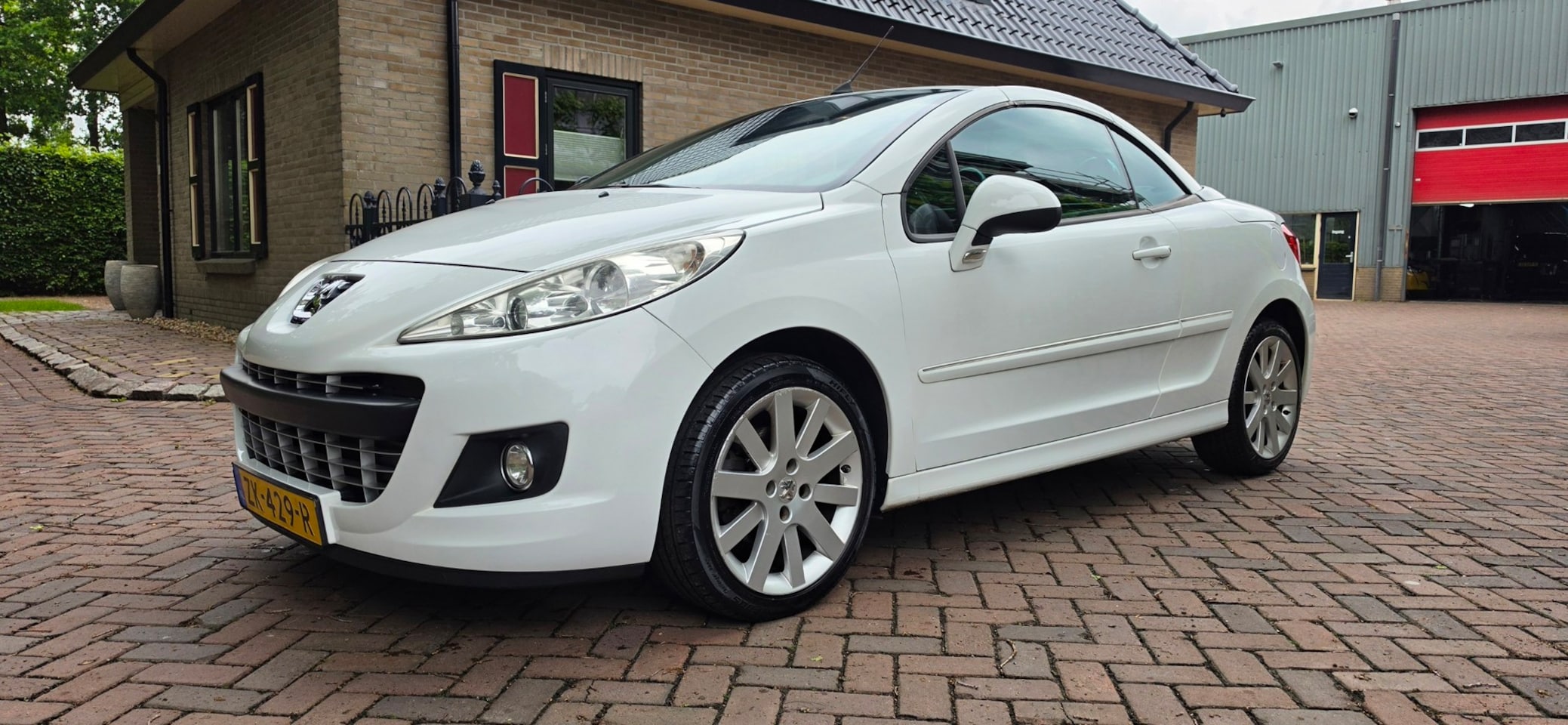 Peugeot 207 CC - 1.6 VTi Noir & Blanc - AutoWereld.nl