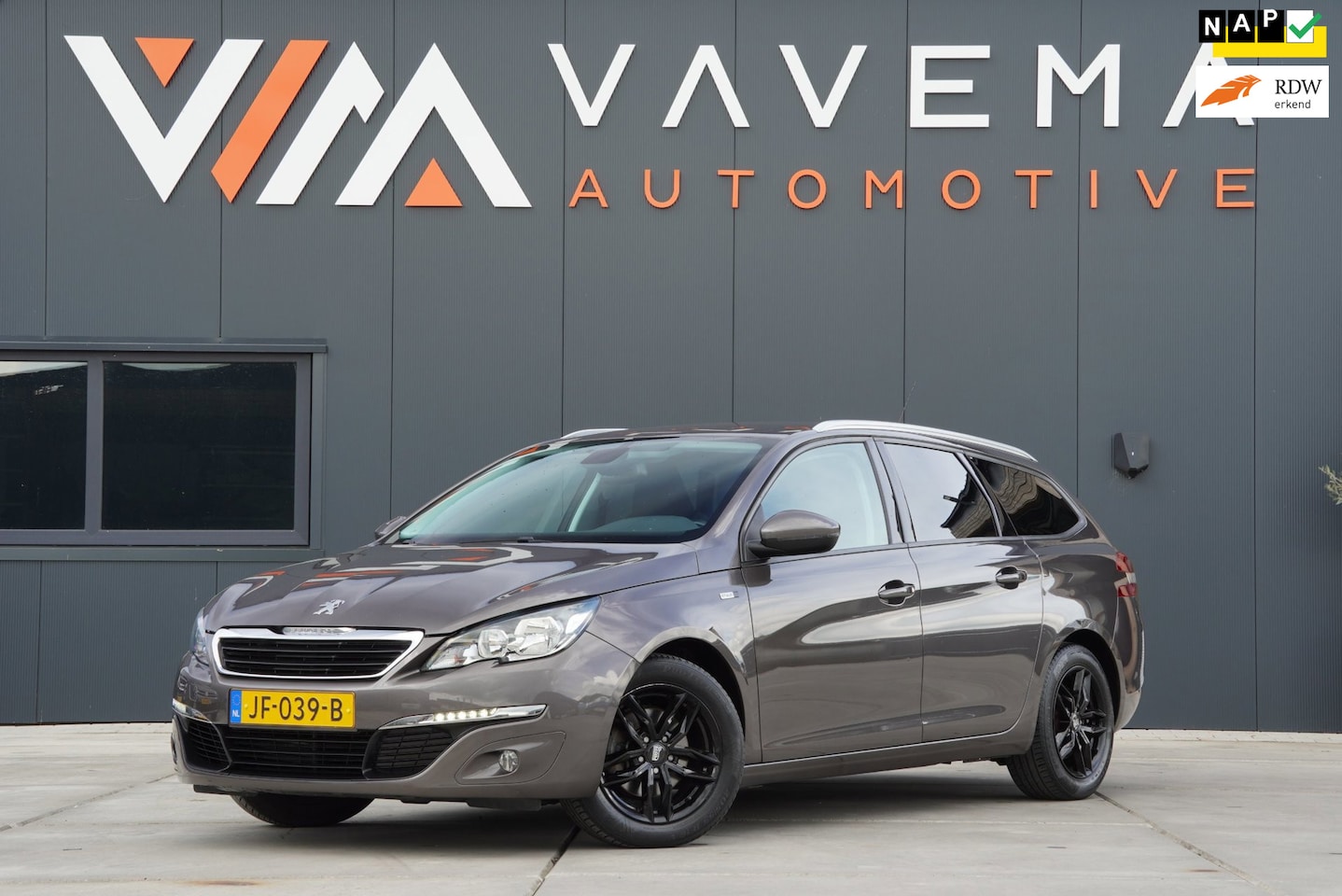Peugeot 308 SW - 1.2 Style 2016 GEREVISEERDE MOTOR! Navigatie Airco Clima Cruise control - AutoWereld.nl