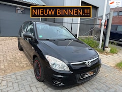 Hyundai i30 - 1.4i Dyna Airco Elek Ramen LAGE KM
