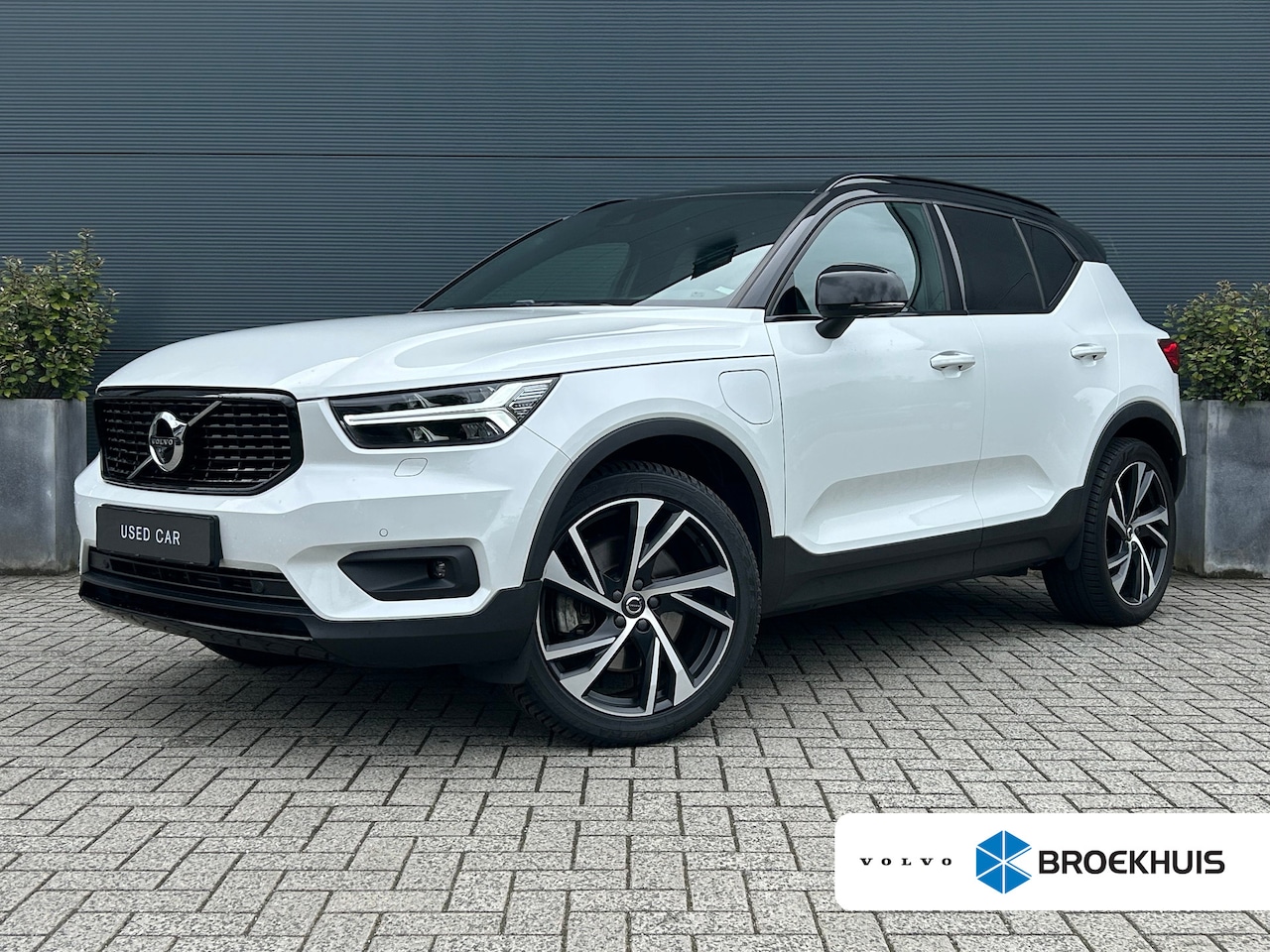 Volvo XC40 - 1.5 T5 Twin Engine R-Design | Full option!| Lava tapijt | Schakkelpaddles | Pano | Trekhaa - AutoWereld.nl
