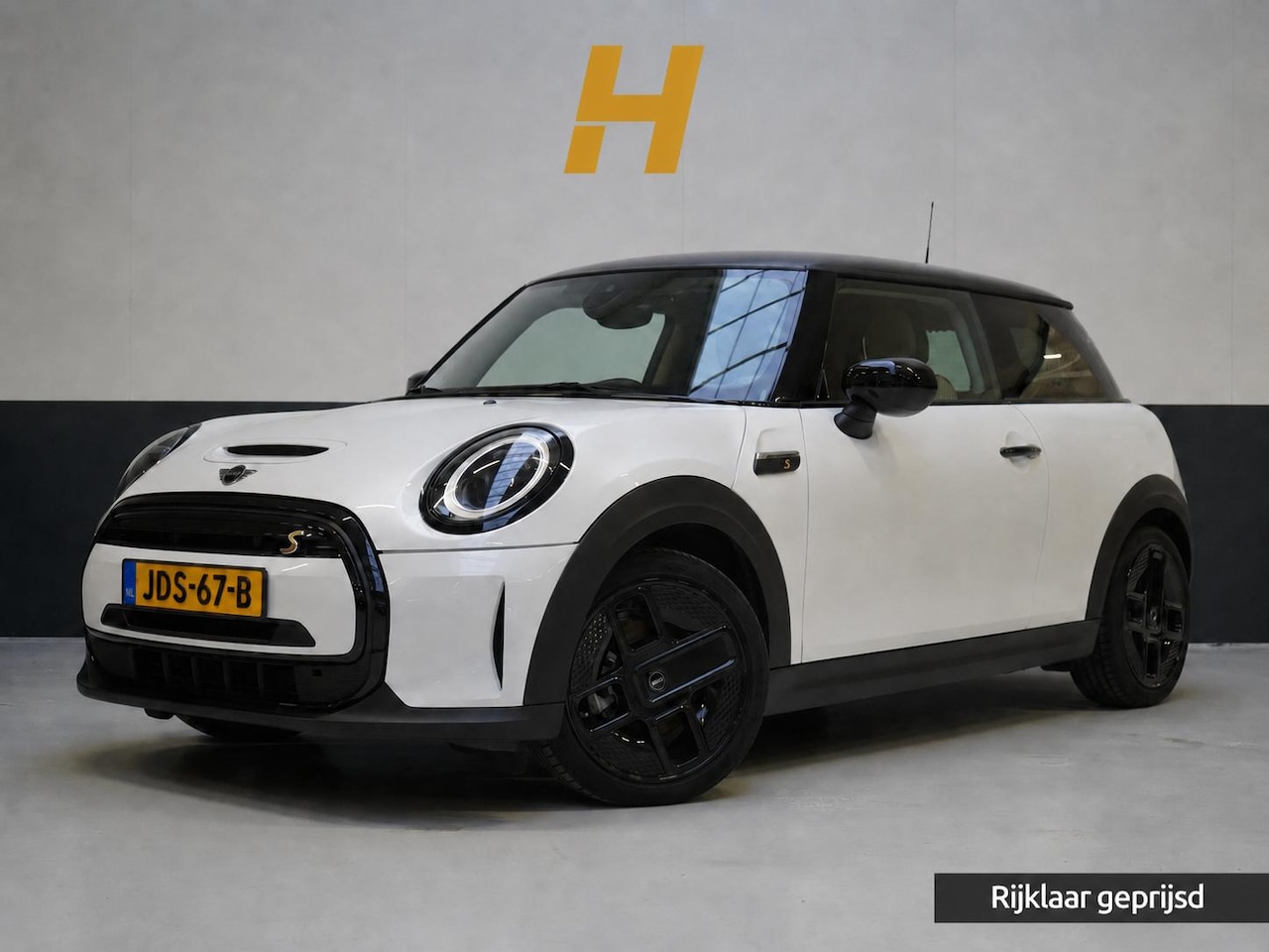 MINI Mini-Electric - Classic 33 kWh | Zwart optiek | Navigatie | Stoelverwarming | Privacy Glass - AutoWereld.nl