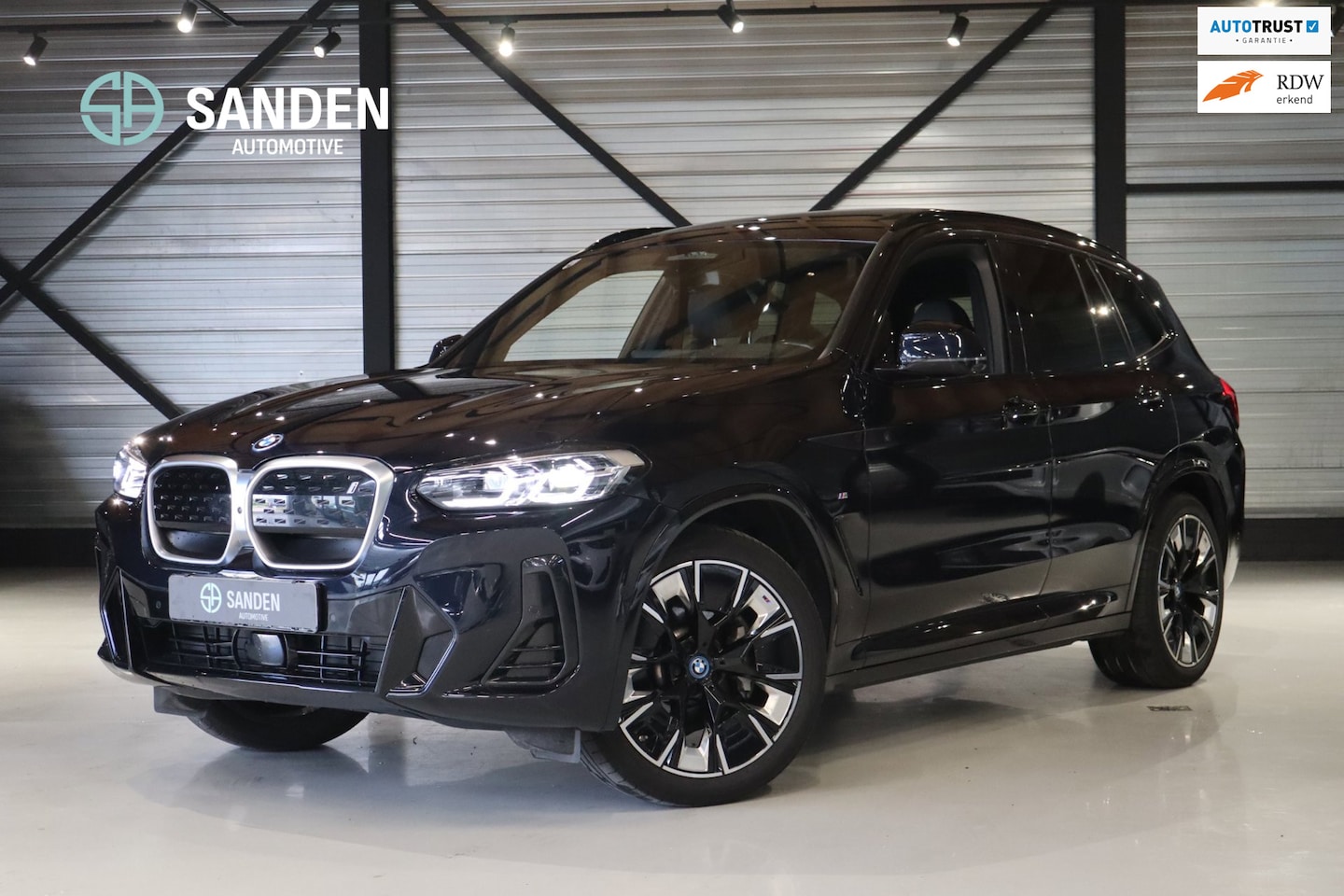 BMW iX3 - High Executive 80 kWh| M Sport|Navi|Panodak|LED|Leder|Electrische stoelen|Head Up|Camera|T - AutoWereld.nl
