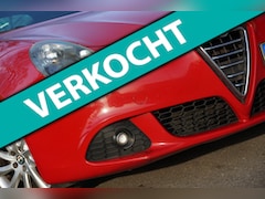 Alfa Romeo Giulietta - 1.4 T Distinctive | Rosso Competizion | Clima/Cruise/LMV/Bluetooth/LED - Keurig