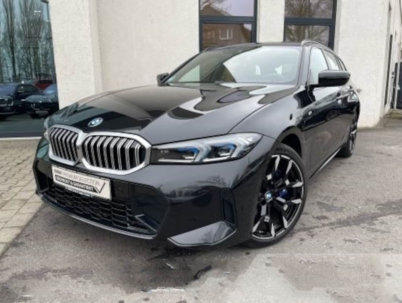 BMW 3-serie Touring - 330e xDrive M-SPORT ** AD. LED, LEDER, PANORAMA, TREKH, MEM, H&K, 19-inch LMV ** Ex BMW-AG - AutoWereld.nl