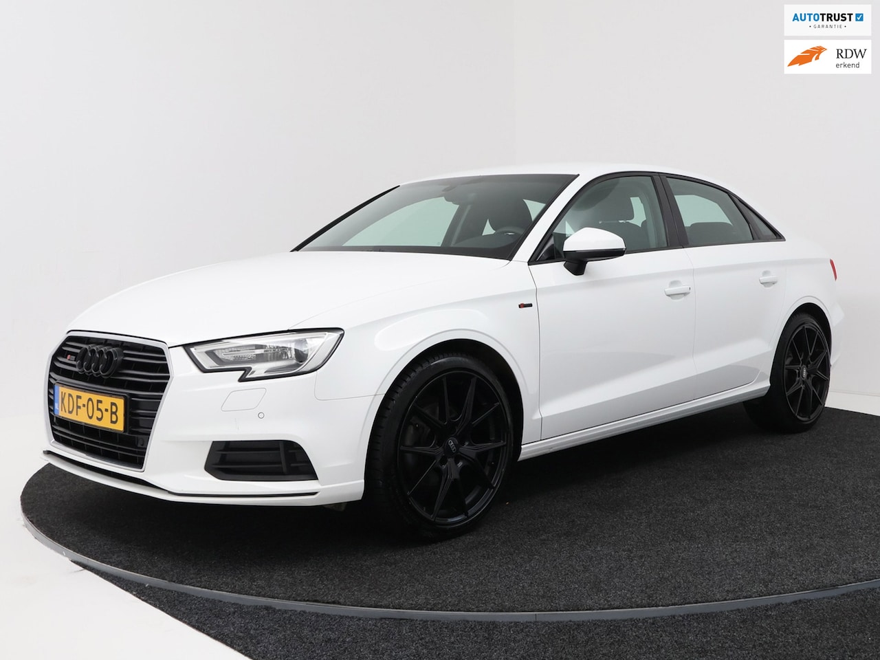 Audi A3 Limousine - 30 TFSI S-Line - AutoWereld.nl