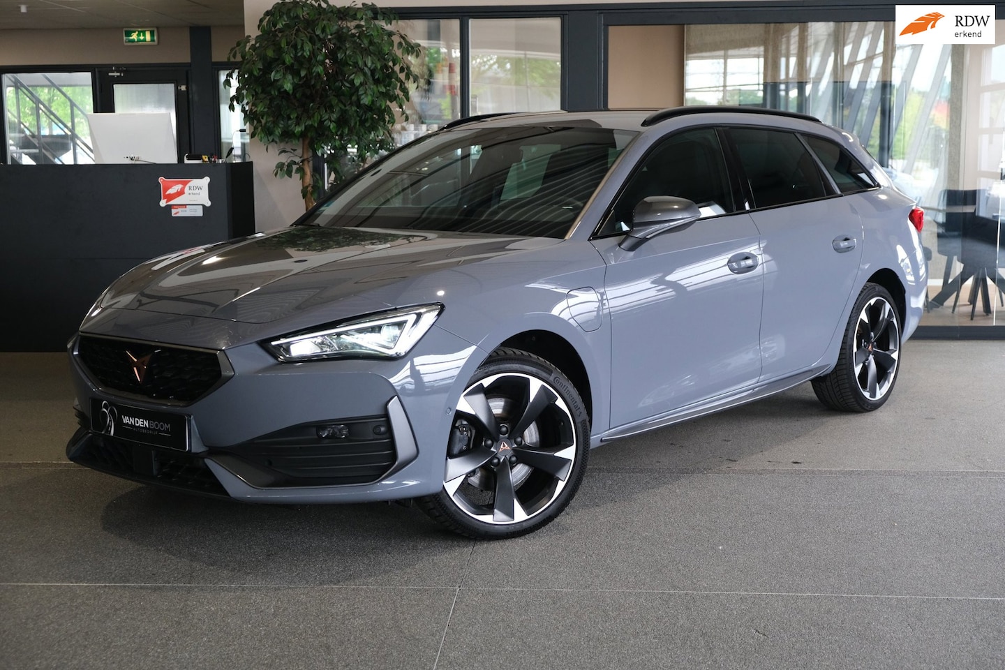 CUPRA Leon Sportstourer - 1.4 e-Hybrid 204PK Led Cam Navi Cruise Trekhaak - AutoWereld.nl