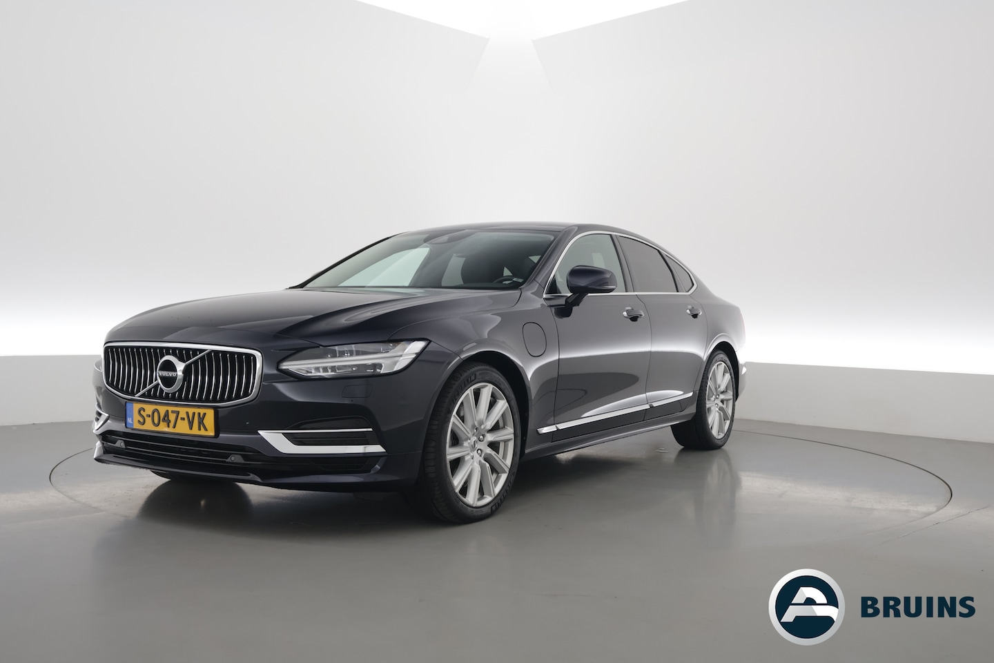 Volvo S90 - 2.0 T8 AWD Inscription | Luchtvering | Head-up | Trekhaak | Ventilatiestoelen | Camera | - AutoWereld.nl