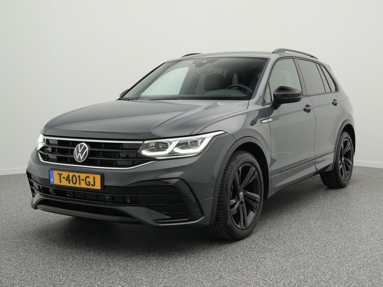 Volkswagen Tiguan - R-Line 1.5 TSI 150 PK DSG | LED Matrix IQ | Black Style | Keyless | Trekhaak | Achteruitri - AutoWereld.nl