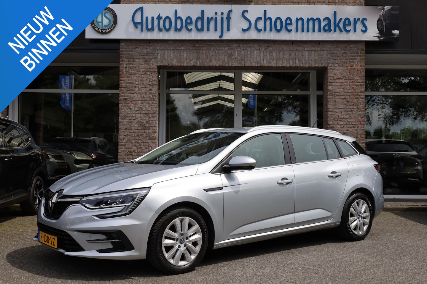 Renault Mégane E-Tech - Estate 1.6 Plug-In Hybrid 160 Intens CAMERA TREKHAAK-AFN. DAB 2xPDC ALL-SEASONS NAVI CARPL - AutoWereld.nl