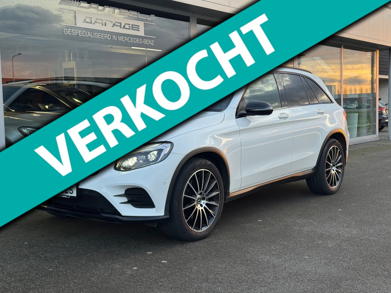Mercedes-Benz GLC-klasse - 300 4MATIC AMG Line night-pakket Panorama schuifdak , Distronic , lederen bekleding - AutoWereld.nl