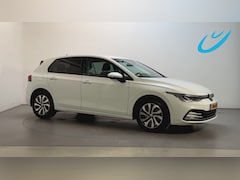 Volkswagen Golf - 1.5 TSI 150pk 6-bak Stoelverwarming Sfeerverlichting Parkeersensoren Navigatie