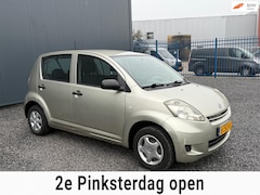 Daihatsu Sirion 2 - 1.0-12V Trend NWE APK5DEURSKOOPJE