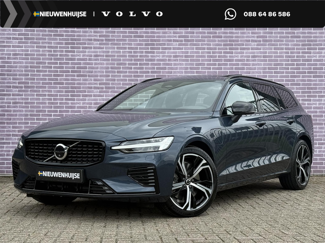 Volvo V60 - 2.0 T6 Plug-in hybrid AWD Ultra Dark | Panoramadak | Head Up Display | Donker Glas | Sport - AutoWereld.nl