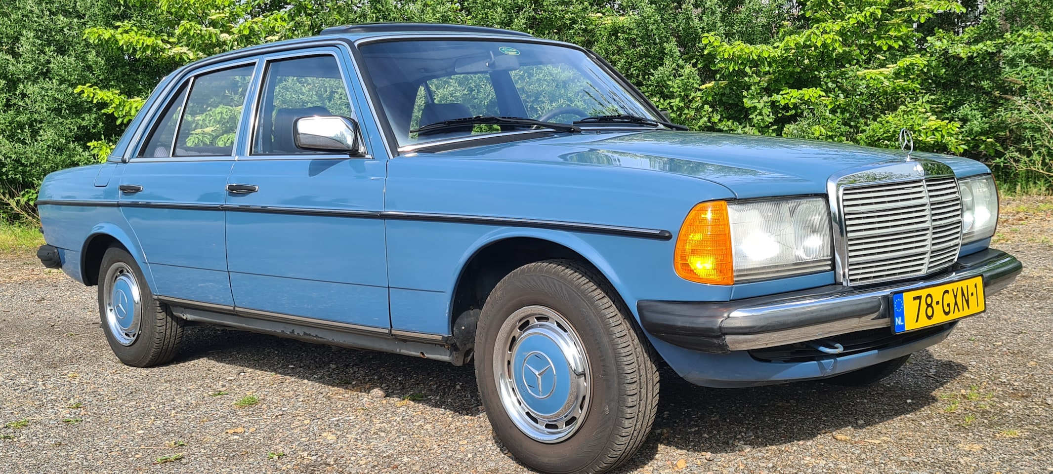 Mercedes-Benz 200-280 (W123) - 200 benzine automaat schuifdak - AutoWereld.nl