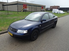 Volkswagen Passat - 1.8-5V Comfortline