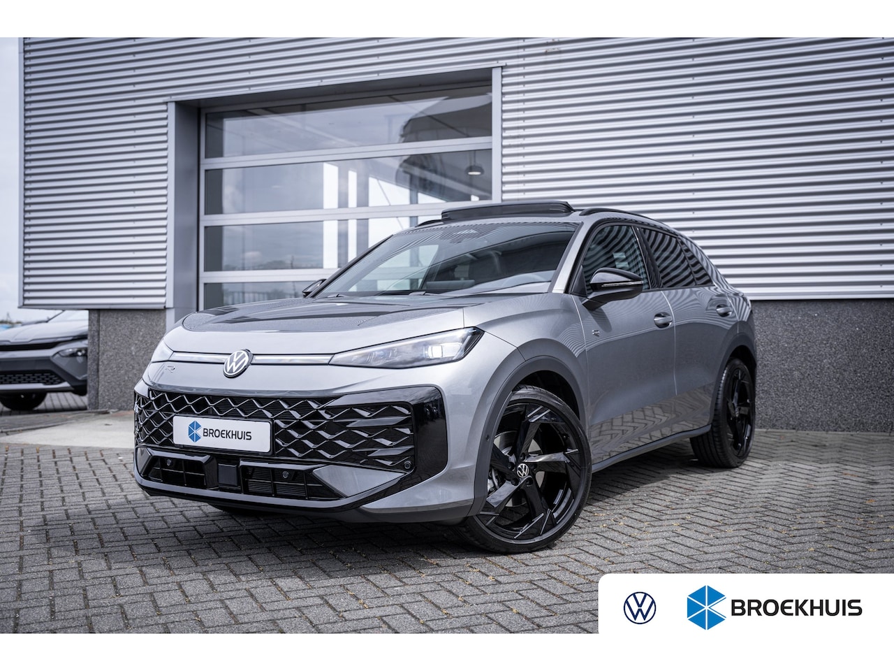 Volkswagen T-Roc - 1.5 eTsi R-Line First Edition | Achteruitrijcamera | Elektrisch glazen panorama-dak | Lich - AutoWereld.nl