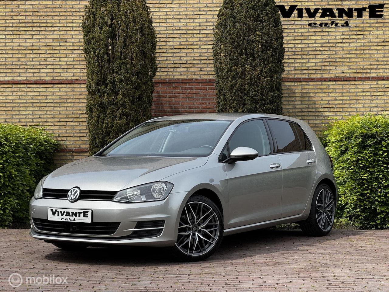 Volkswagen Golf - 1.2 TSI Trendline BlueMotion Carplay*Camera*Cruise - AutoWereld.nl