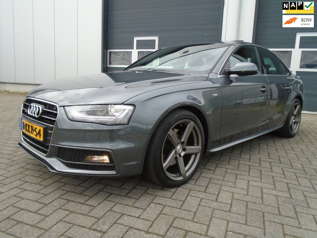 Audi A4 Limousine - 1.8 TFSI quattro S Edition navi xenon voll optie,s - AutoWereld.nl