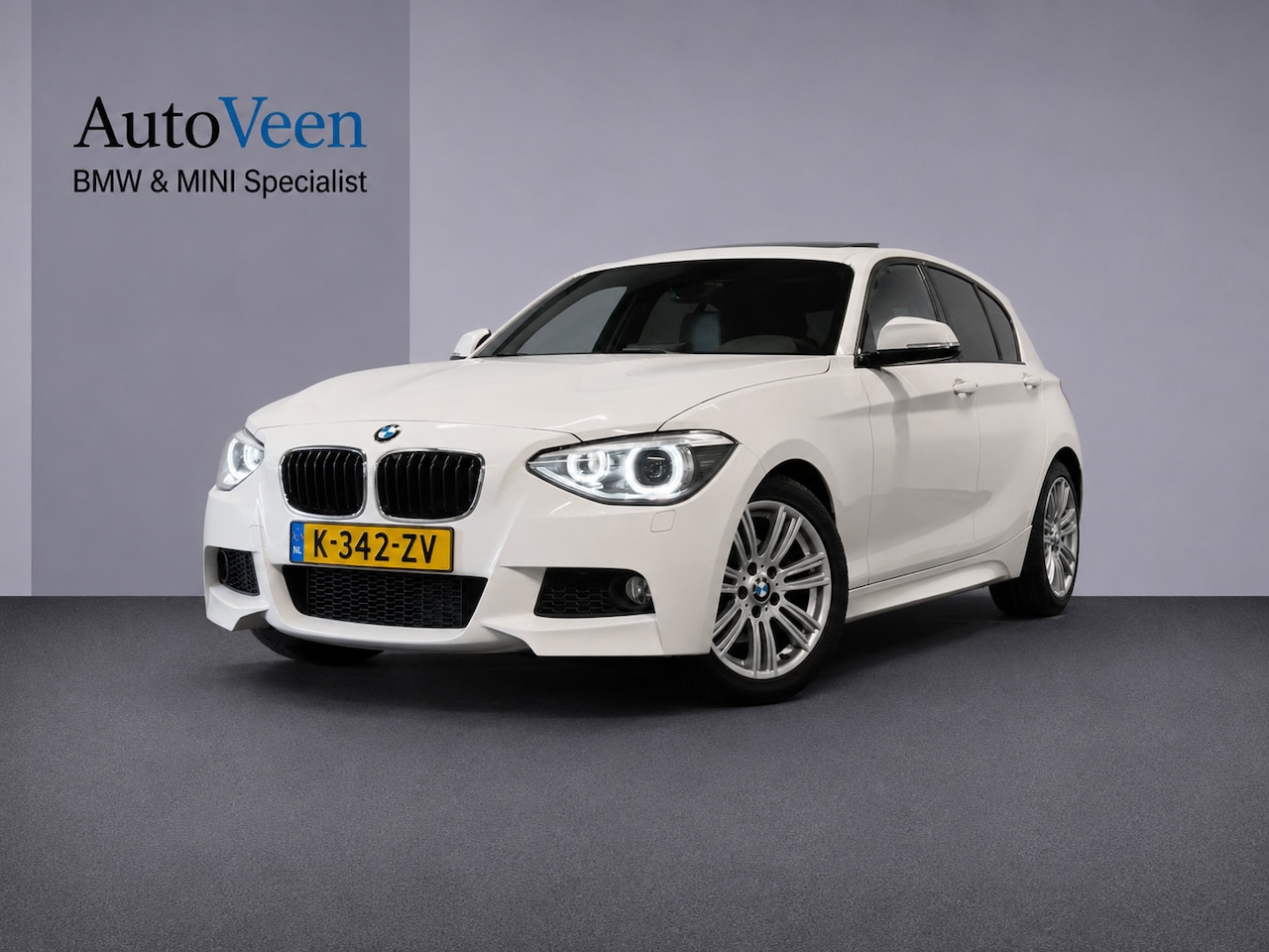 BMW 1-serie - 118i High Executive (PANO, LED, STOELVERWARMING, GROOT NAVI, PARKEERSENSOREN) - AutoWereld.nl