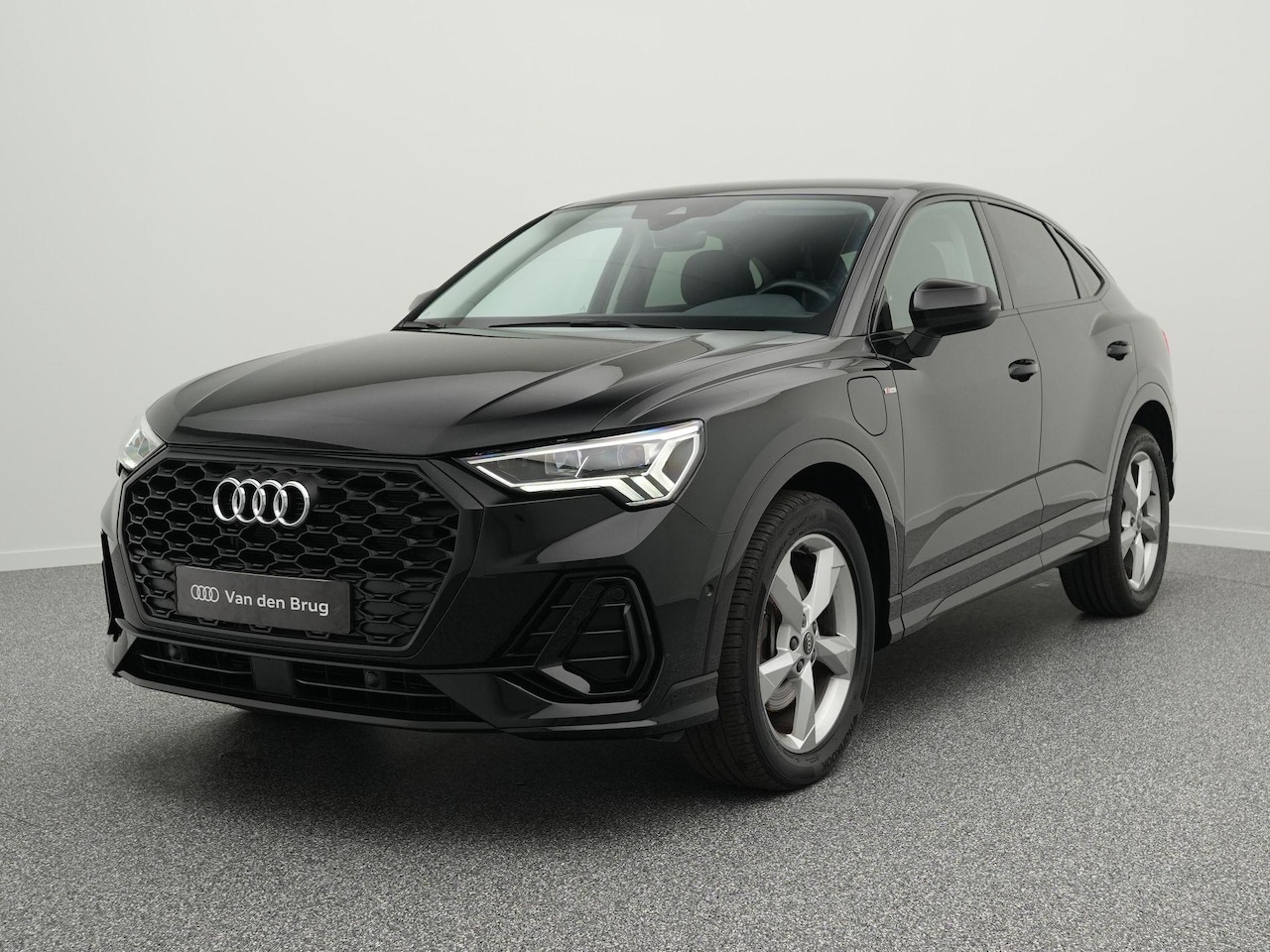 Audi Q3 Sportback - S-Line 45 TFSI e 245 PK | LED | Navigatie | Adaptieve Cruise Control | Black Style | Keyle - AutoWereld.nl