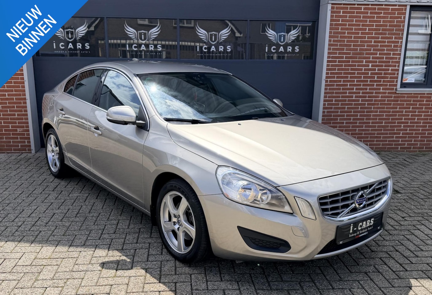 Volvo S60 - 1.6 T4 FR-Design 1e eigenaar Navi LEER - AutoWereld.nl