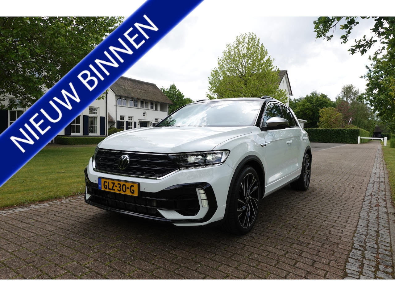Volkswagen T-Roc - 2.0 TSI 4Motion R | AKRAPOVIČ | Pano | ACC | CarPlay | Trekhaak | LED | - AutoWereld.nl