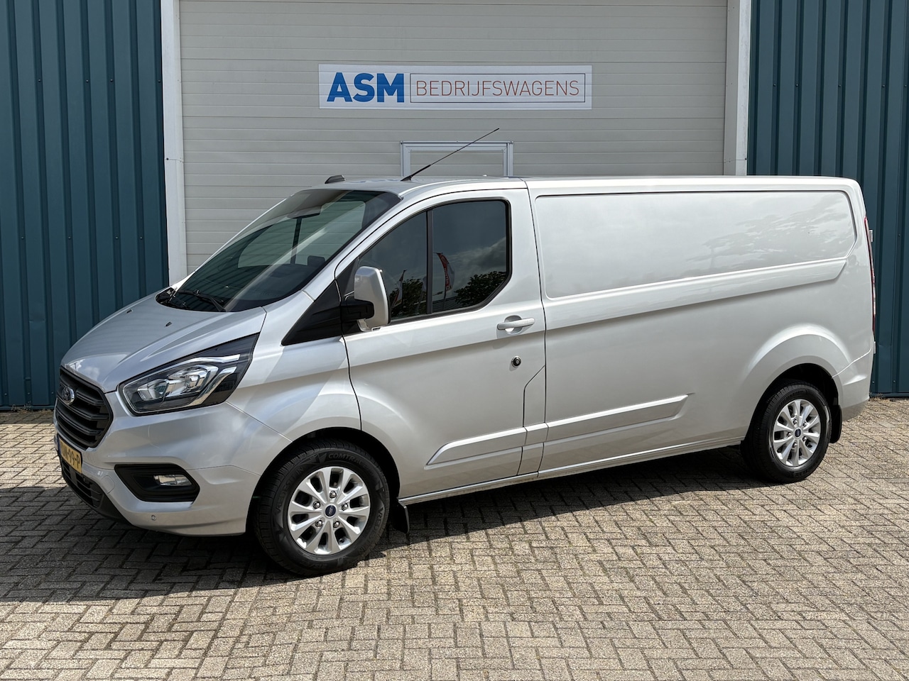 Ford Transit Custom - 300 2.0 130Pk TDCI L2H1 Limited / Cruise / Airco / Navi / Trekhaak / Apk t/m 11-10-2026 - AutoWereld.nl
