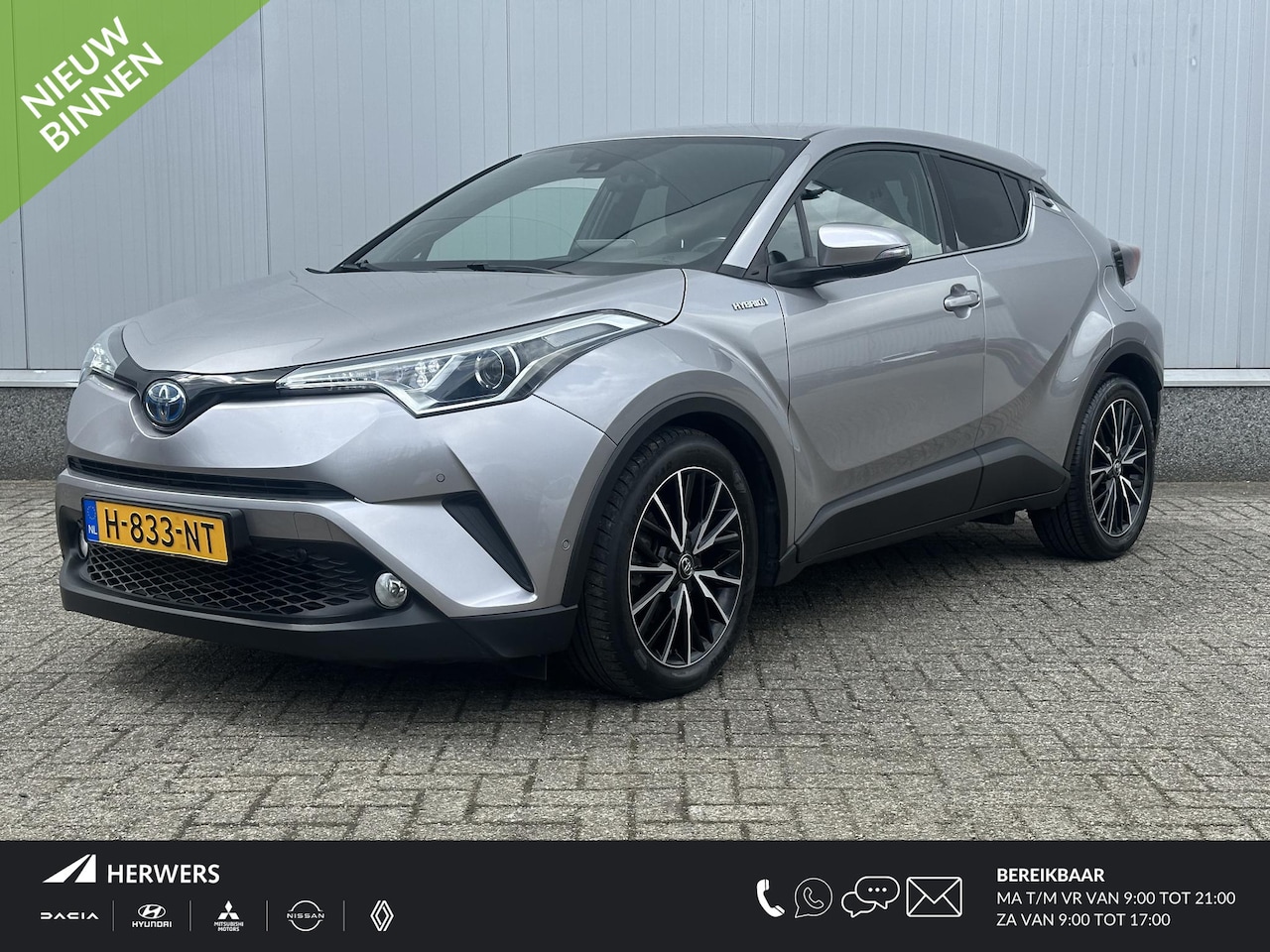 Toyota C-HR - 1.8 Hybrid Executive / Navigatie / Adaptieve Cruise control / Achteruitrijcamera / Stoelve - AutoWereld.nl