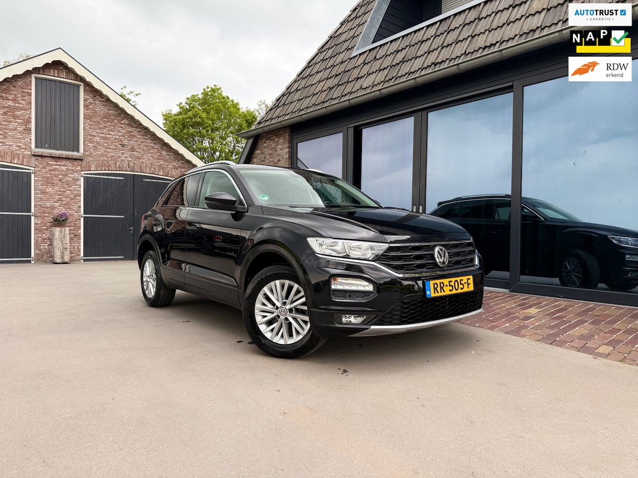 Volkswagen T-Roc - 1.0 TSI Style met slechts 64733KM Adaptive Cruise - AutoWereld.nl