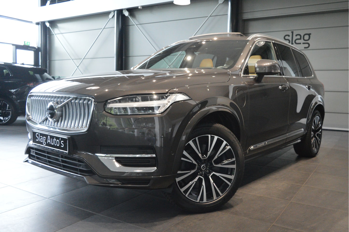 Volvo XC90 - 2.0 T8 Plug-in hybrid AWD Ultimate Bright pano luchtvering 7P - AutoWereld.nl