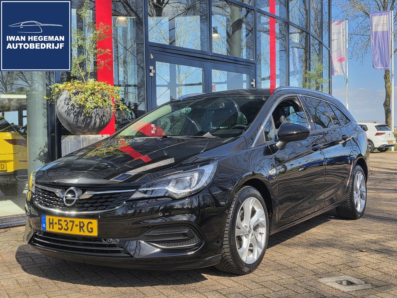 Opel Astra Sports Tourer - 1.4 Elegance 146PK AUTOMAAT | Navigatie | Licht metalen velgen | Bose | Parkeersensoren + - AutoWereld.nl