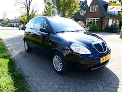 Lancia Y(psilon) - Ypsilon 1.2 Argento Airco INRUILKOOPJE ZO MEENEMEN