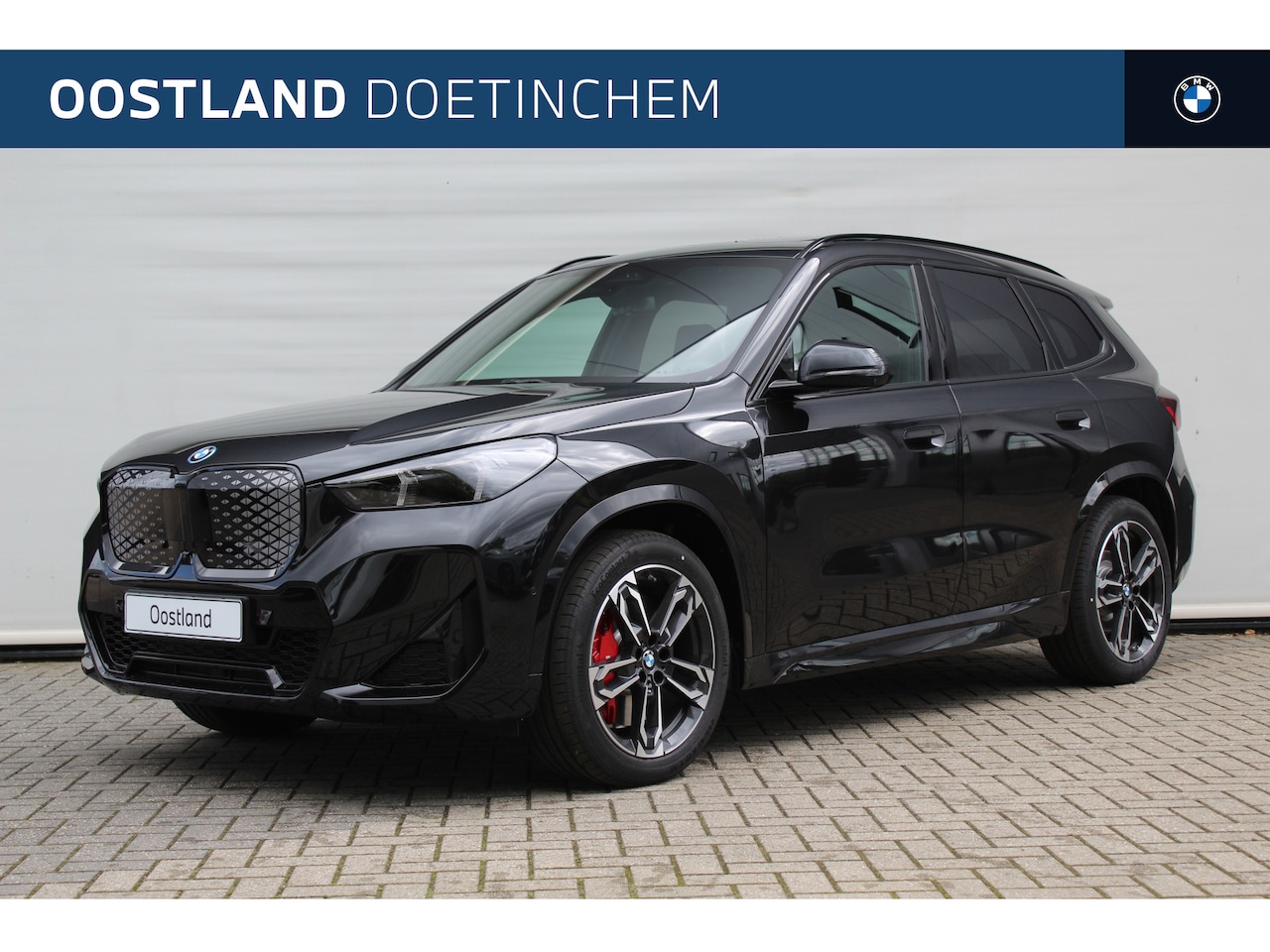 BMW iX1 - eDrive20 M Sport / Panoramadak / Trekhaak / Sportstoelen / Parking Assistant Plus / Head-U - AutoWereld.nl
